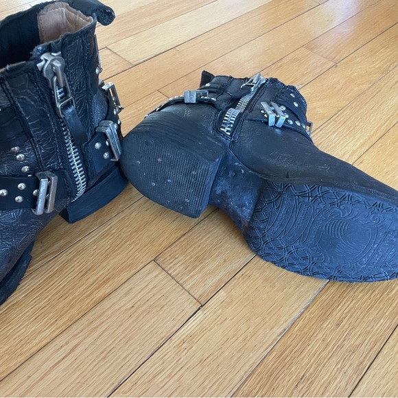 Beautiful boot - size 6 but fits more like 6 and a half / small 7 - Picture 4 of 4